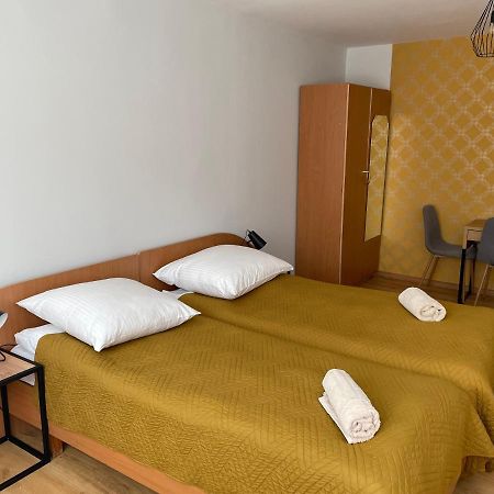 Pokoje Goscinne O-Es-Ha Warsaw Ngoại thất bức ảnh