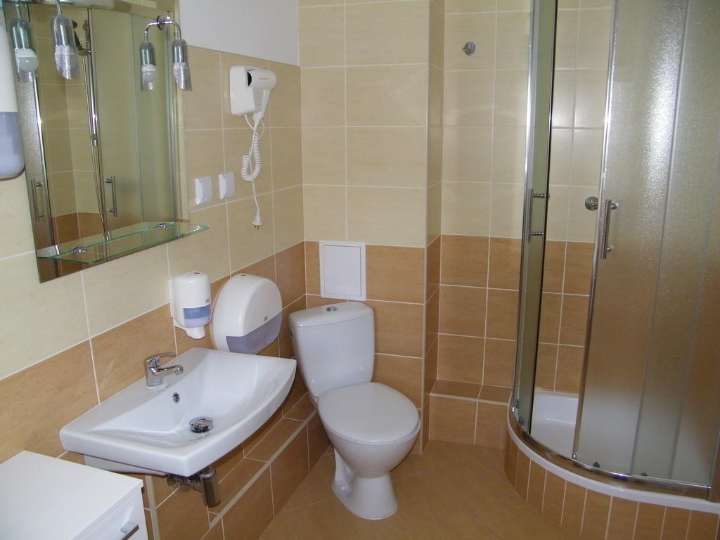 Pokoje Goscinne O-Es-Ha Warsaw Ngoại thất bức ảnh