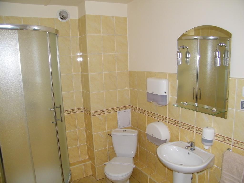 Pokoje Goscinne O-Es-Ha Warsaw Ngoại thất bức ảnh