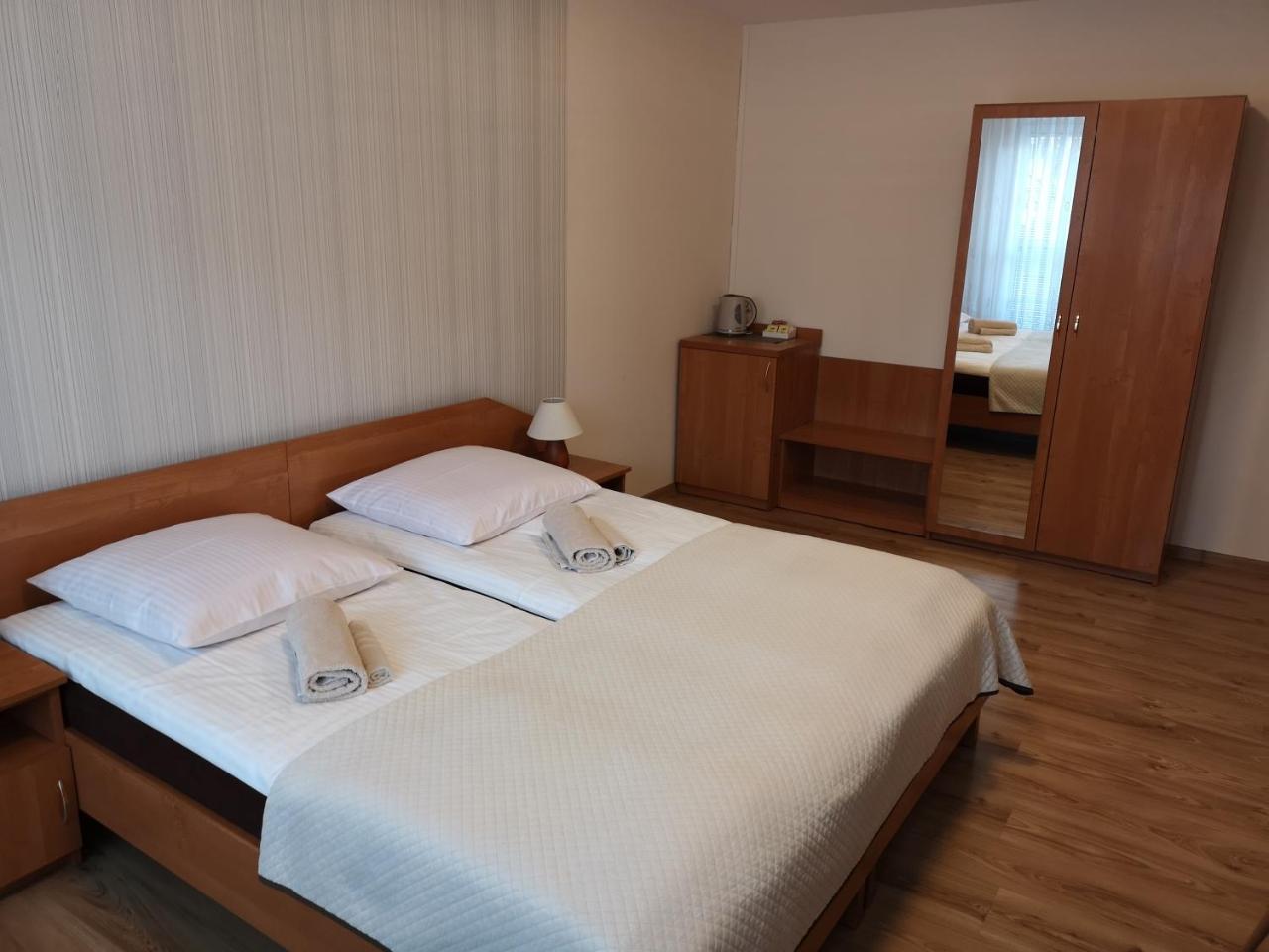 Pokoje Goscinne O-Es-Ha Warsaw Ngoại thất bức ảnh