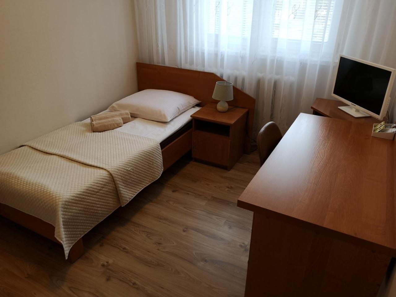 Pokoje Goscinne O-Es-Ha Warsaw Ngoại thất bức ảnh